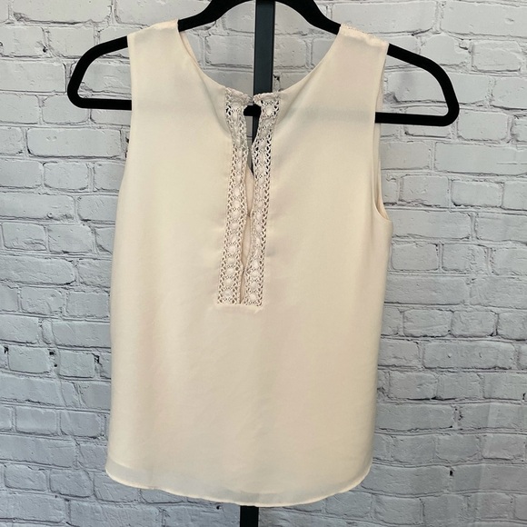 Naked Zebra Cream Sleeveless Blouse Crochet Detail - Picture 2 of 4